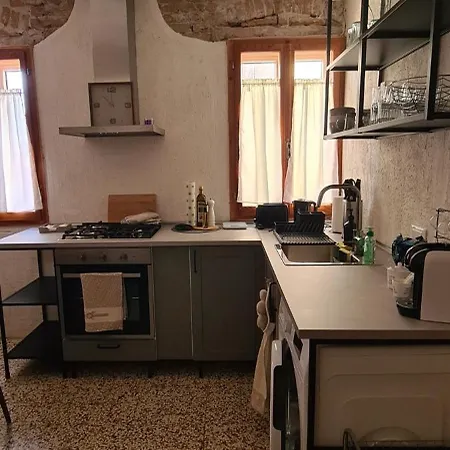 Tra Le Calli Di Ed Il Mare Di Sottomarina